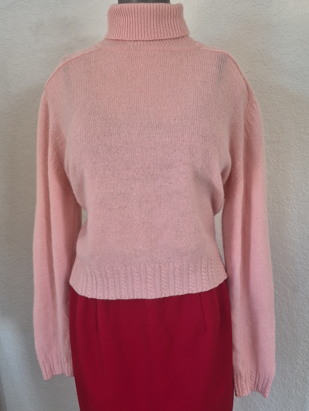 Chaus Vtg. 70% Lambwool, 20% Angora Rabbit Hair & 10% Nylon Turtleneck Sweater